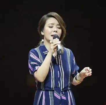 我想念你的吻歌词