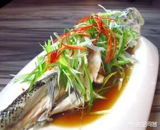 想在家里准备宴请一下朋友,六个人八个菜,大家有什么好的推荐?