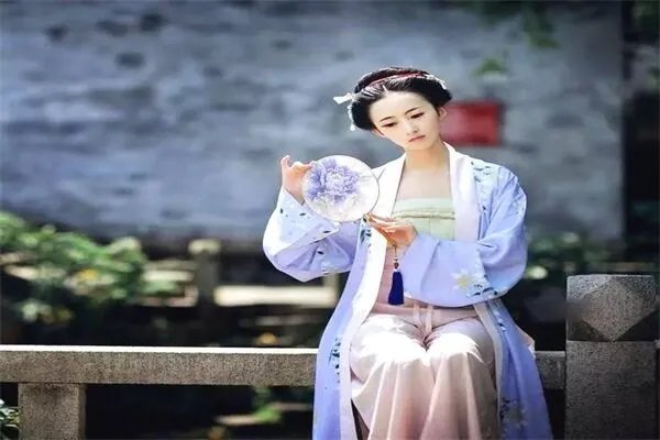 “帘卷西风，人比黄花瘦”，李清照经历了怎样心酸的人生才写出这种词句？