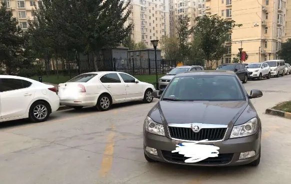 小区内乱停车如何投诉