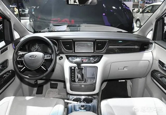 大家觉得瑞风M6这款车怎么样呢？值不值得购买？