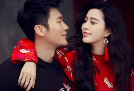 被法院盖章渣男的李晨，范冰冰父亲和张译揭开他的遮羞布，到底怎么样呢