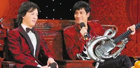 2013年王力宏冲到春晚后台，怒甩刘谦耳光，当年到底发生了什么？