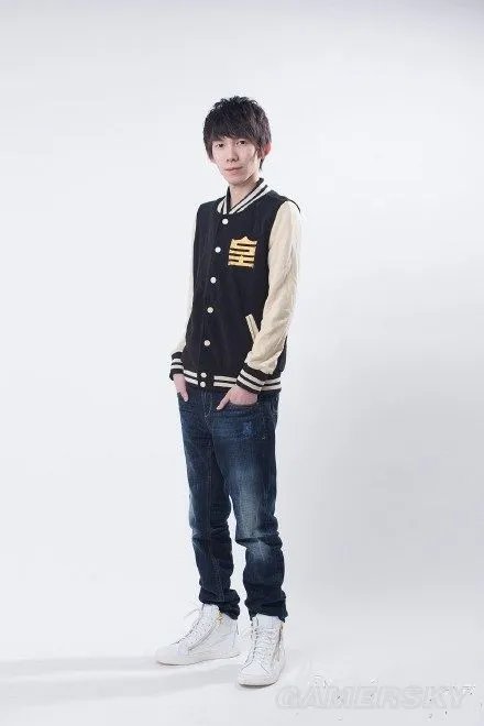 LOL皇族娜美被曝“炫富” 皇族官方微博曝光娜美所穿战靴价值不菲