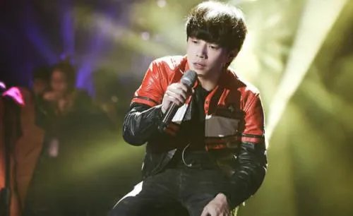 赵雷梁咏琪演唱会违规被罚,你赞同对于明星的这种处罚吗?