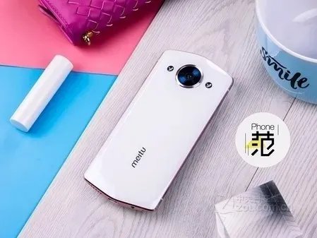 人工智能自拍 指纹识别美图M8售2688元