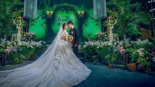 什么是适合婚礼时唱的歌 适合在婚礼上唱的歌送给新人的是什么