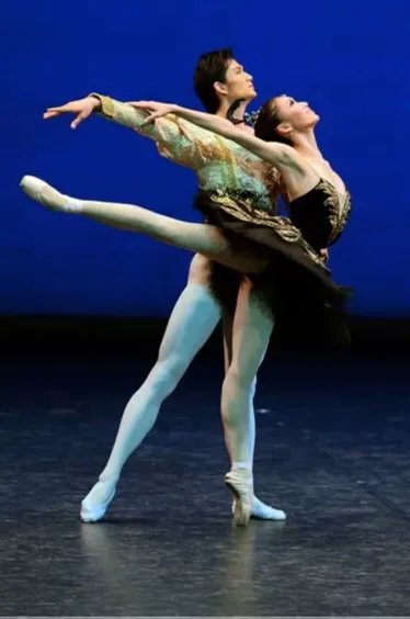 天鹅湖的民间故事