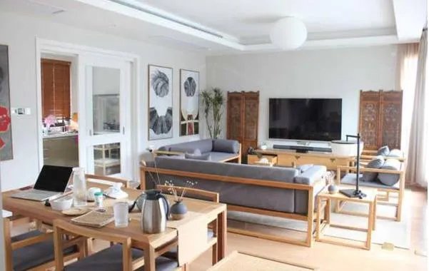 老公一直想不通沙发不靠墙怎么设计？看了这些案例就明白了！