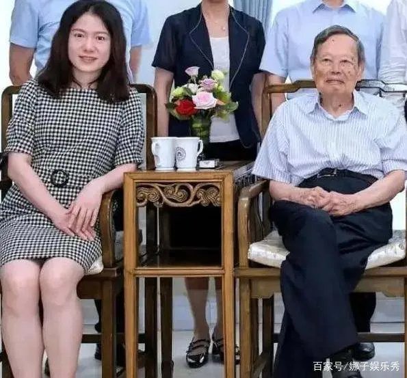 嫁给82岁杨振宁，一同走过16年时光，翁帆图个什么？