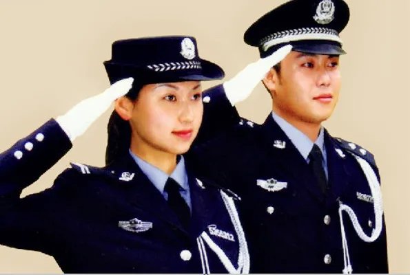 人民警察授旗仪式着的什么装？