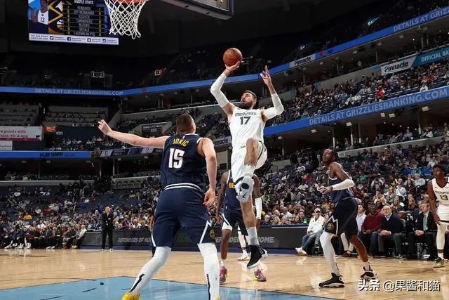 瓦兰丘纳斯为什么穿17号球衣？