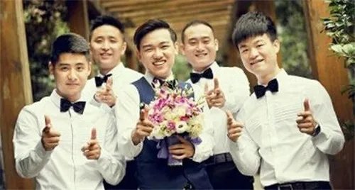 伴郎发言稿   婚礼当天伴郎说什么话好