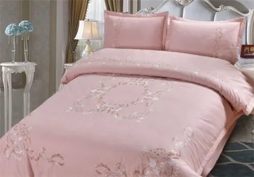 床上四件套包括什么