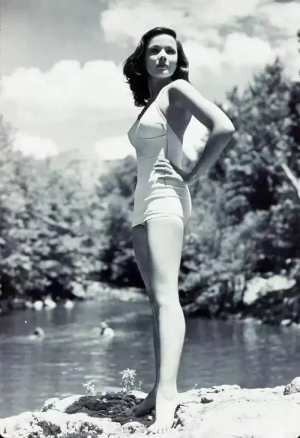 莫妮卡贝鲁奇私密大尺度美艳照片曝光！珍贵历史照片