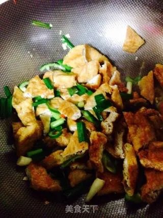 蒜苗炒煎豆腐