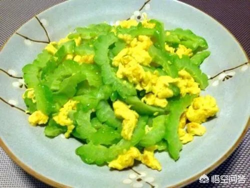 想在家里准备宴请一下朋友,六个人八个菜,大家有什么好的推荐?