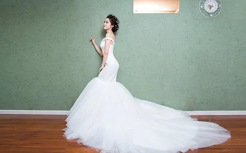 结婚礼服几套  结婚新娘礼服图片大全