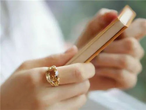 结婚时戒指戴哪个手指 戴各个手指的意义