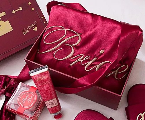 伴娘伴手礼一般送什么 当伴娘送什么礼物给新娘