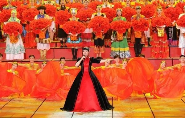 央视春晚几点开始