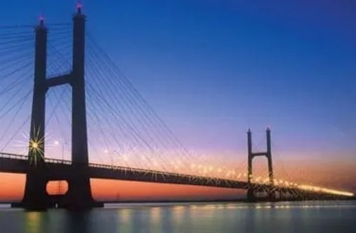 广州番禺北斗大桥底座产生裂痕，是什么原因导致的？