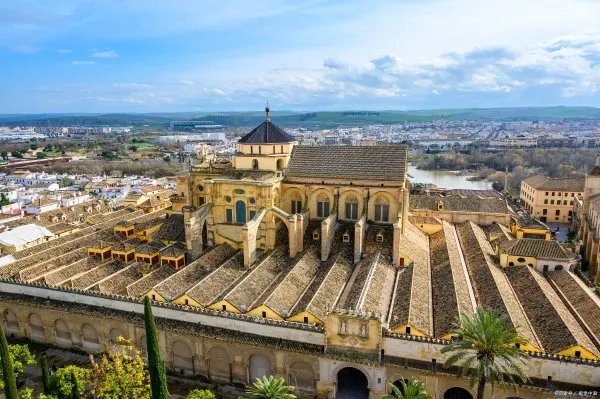 西班牙居留签证办理流程是什么？西班牙居留签证服务费要收多少？