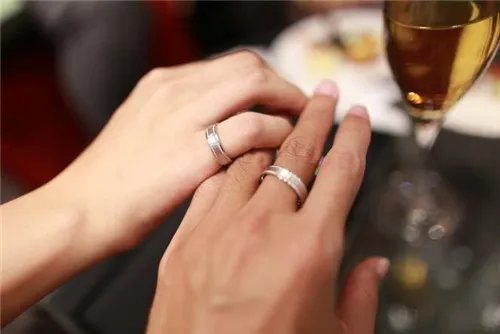 情侣戒指拍照怎么拍好看 掌握三点即可让戒指照更美