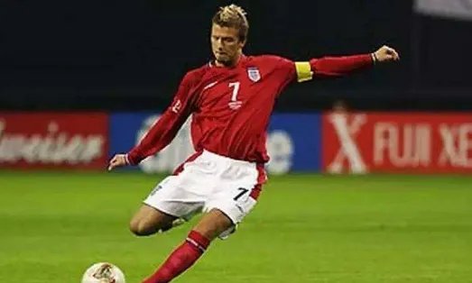 贝克汉姆是伟大的足球运动员，他的贝氏弧线是怎样练成的？