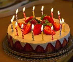 生日蛋糕一般要买是不是要提前一天去预定？一天内能做好吗？