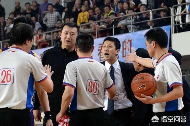 CBA每场的裁判人员是如何确定的?