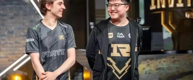 目前来看，caps和uzi谁的历史地位高？