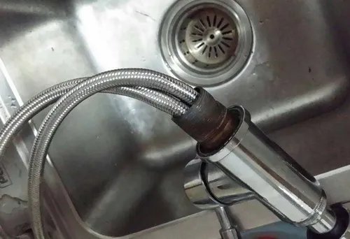 水龙头坏了怎么卸下来