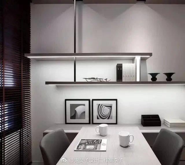 高级灰／高级灰绝对是人人“趋之若鹜”的爱宠。它优雅得让人沉醉...