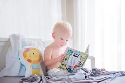 宝宝晚上哭闹的常见原因是什么