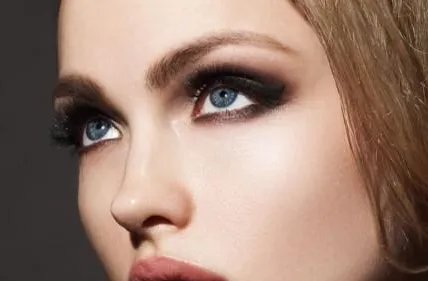 做假体隆鼻的费用