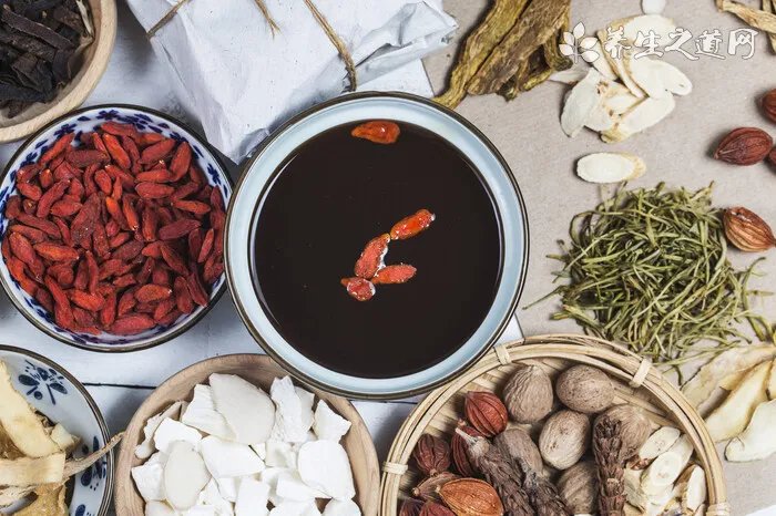 珍珠饰品与新娘婚纱礼服怎么相得益彰