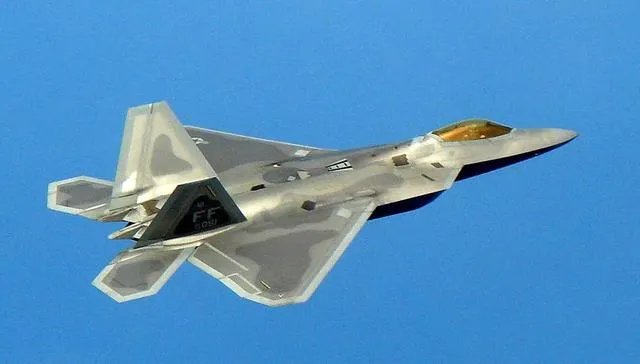 F-22猛禽战斗机到底有多贵，贵到美军只能忍痛停产吗？
