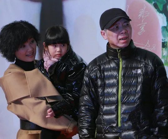 徐帆女儿照片被扒 揭秘女儿是亲生的吗?