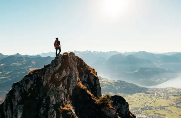 东山再起你是谁呀？