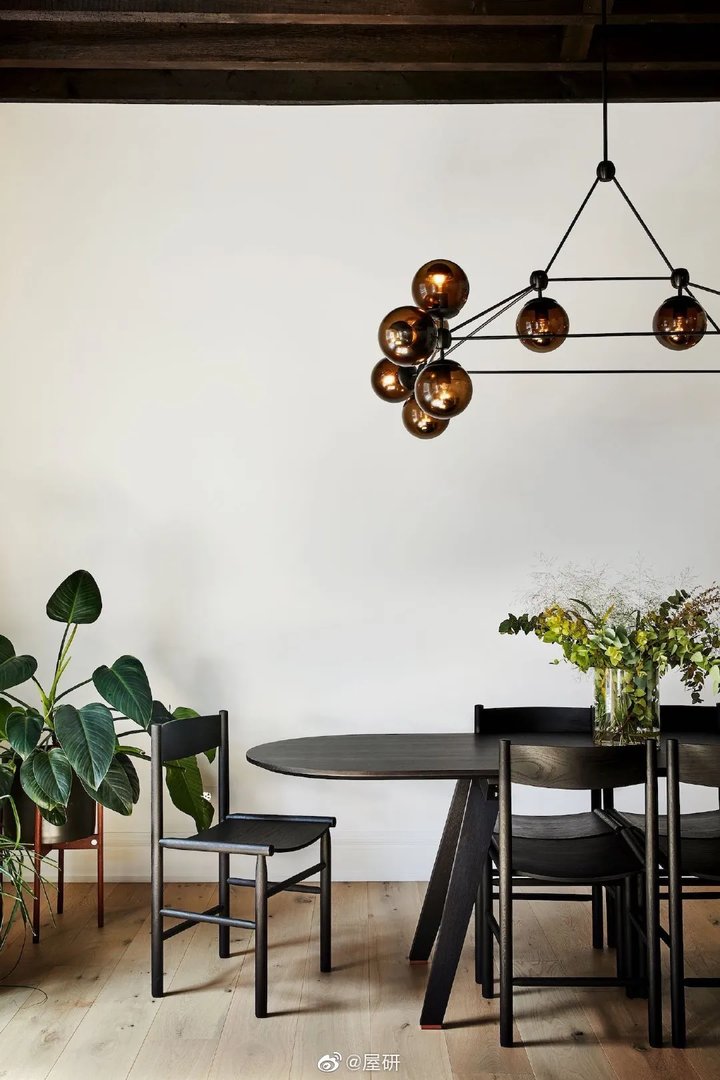 高冷黑白调质感两层空间Clinton Hill by Arn...