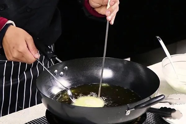 葱油粑粑怎么做 怎样做葱油粑粑更正宗