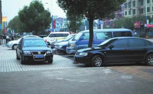 小区内乱停车如何投诉