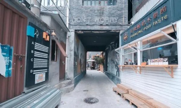 画风略微诡异,成都最小众的创意工厂是什么呢?