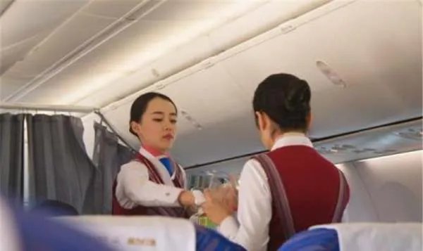 头等舱的价格比经济舱贵那么多,为什么还有很多人喜欢坐?