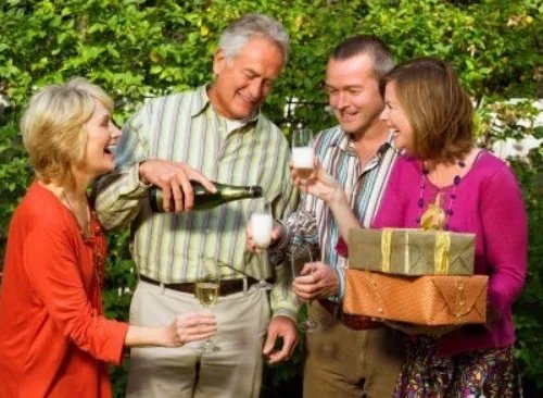 第一次见女方母亲送啥 送女朋友妈妈礼物排行榜