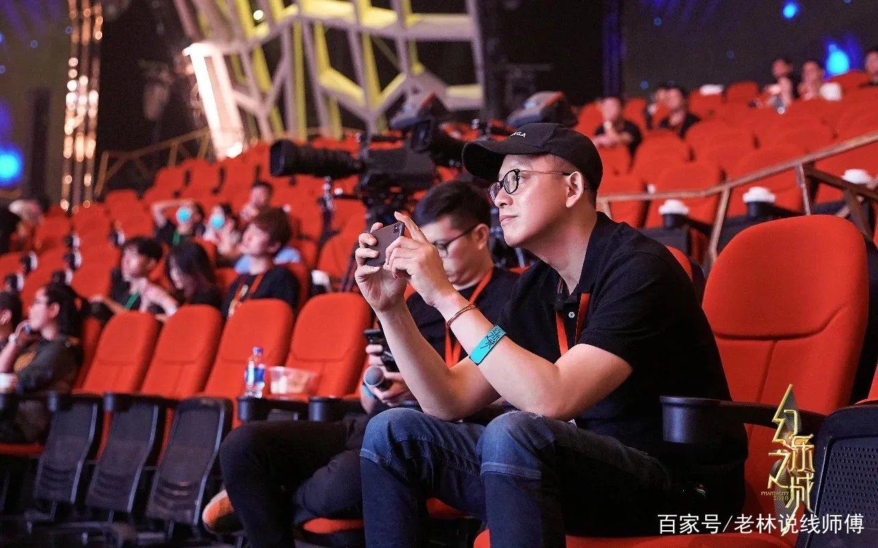 贾乃亮综艺复出后爱火再燃，疑似走出情伤？