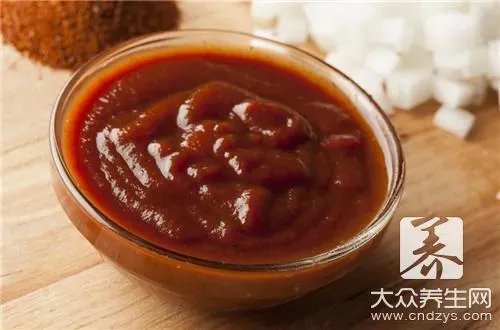 辣椒油滴在衣服上怎么洗?