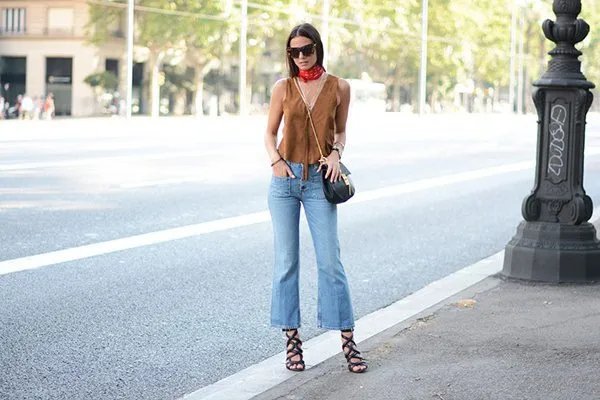 浅色牛仔裤怎么搭配