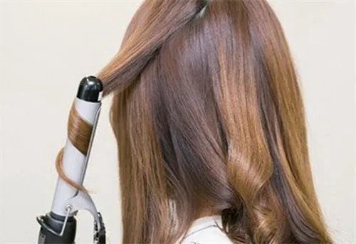 卷发棒怎么使用